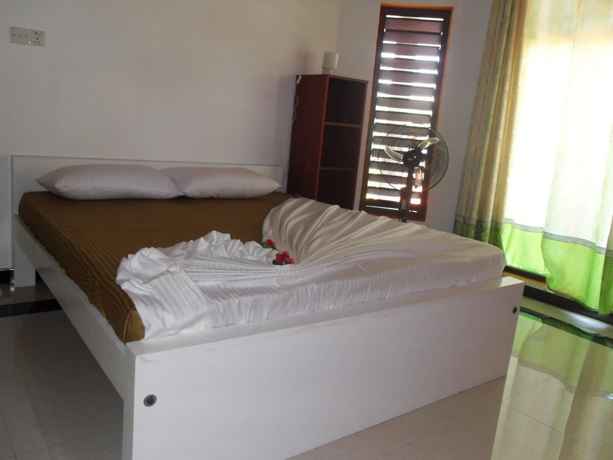 Bee Nest Bed & Breakfast เนกอมโบ ภายนอก รูปภาพ