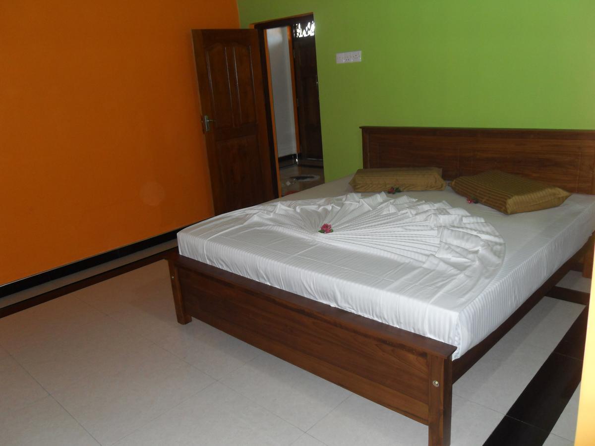Bee Nest Bed & Breakfast เนกอมโบ ภายนอก รูปภาพ