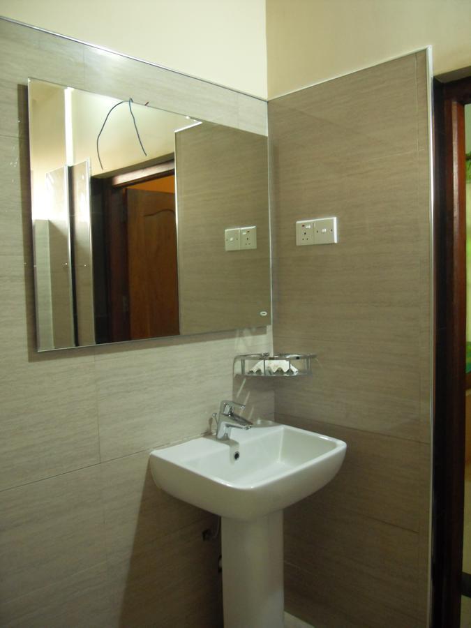 Bee Nest Bed & Breakfast เนกอมโบ ภายนอก รูปภาพ