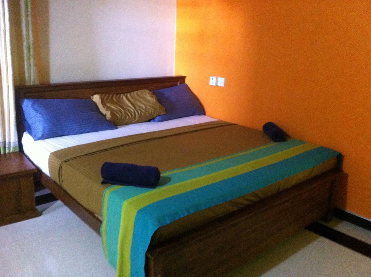 Bee Nest Bed & Breakfast เนกอมโบ ภายนอก รูปภาพ