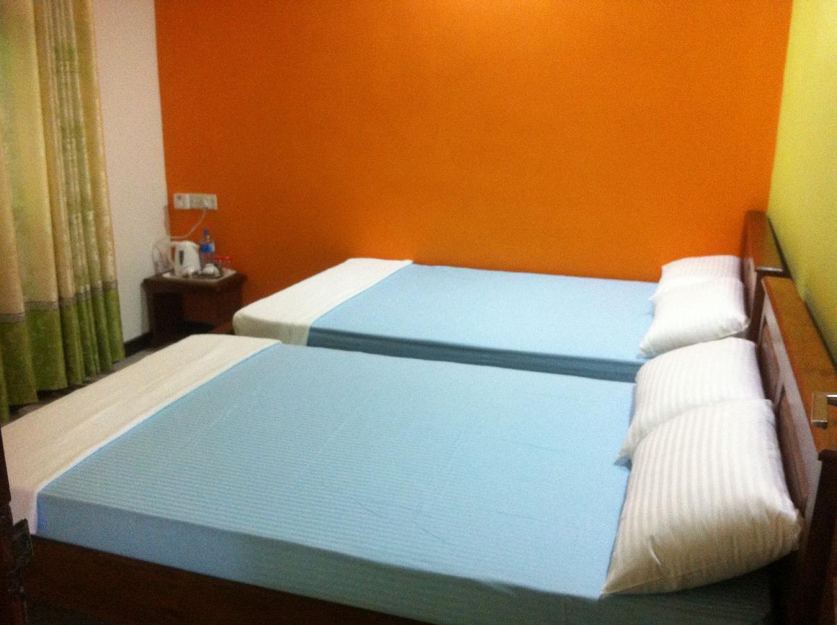 Bee Nest Bed & Breakfast เนกอมโบ ภายนอก รูปภาพ