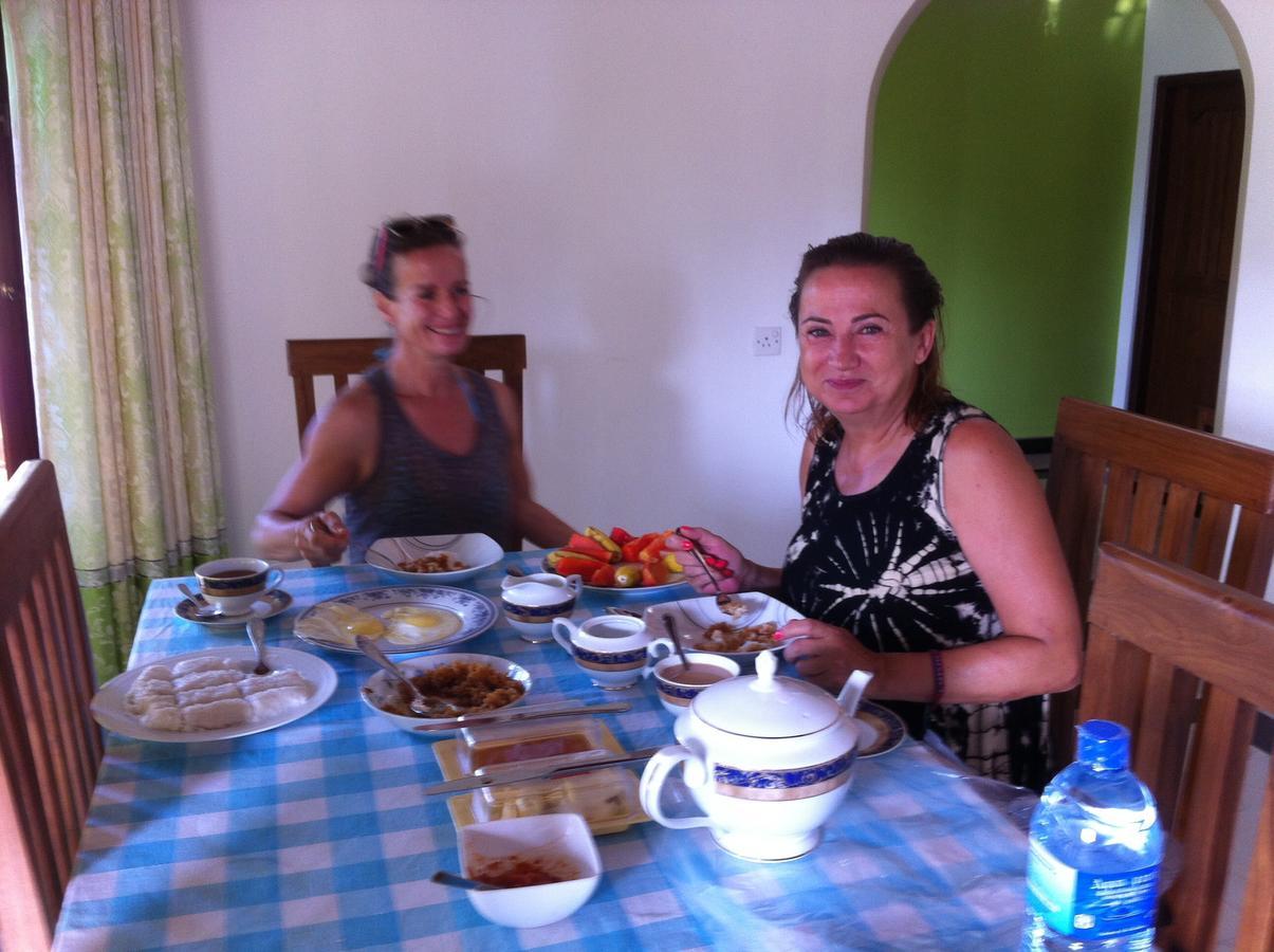 Bee Nest Bed & Breakfast เนกอมโบ ภายนอก รูปภาพ
