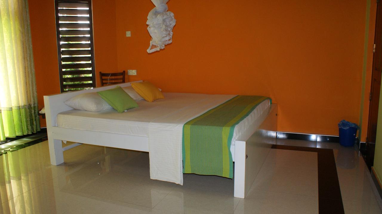 Bee Nest Bed & Breakfast เนกอมโบ ภายนอก รูปภาพ