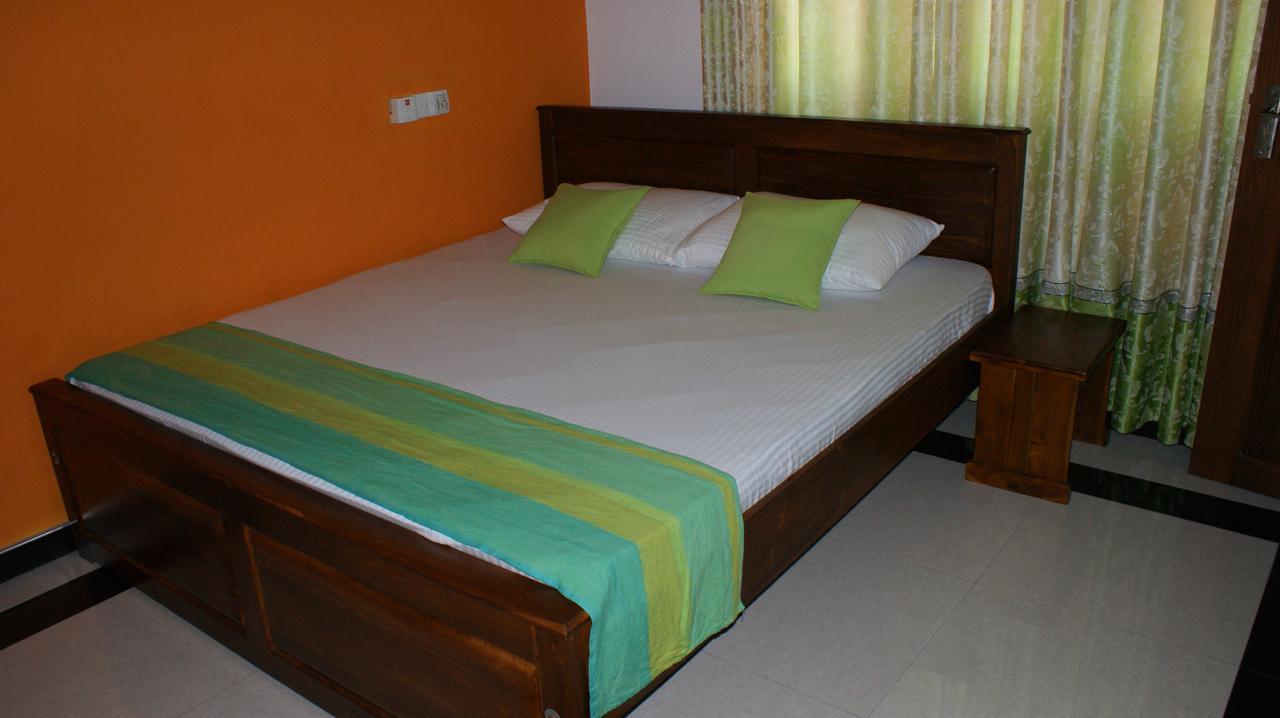 Bee Nest Bed & Breakfast เนกอมโบ ภายนอก รูปภาพ