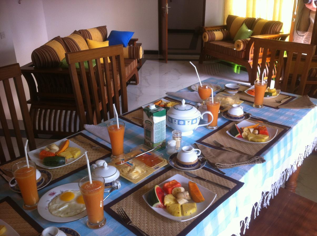Bee Nest Bed & Breakfast เนกอมโบ ภายนอก รูปภาพ