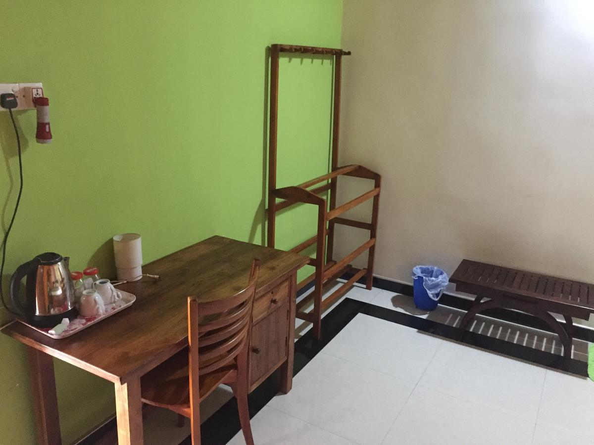 Bee Nest Bed & Breakfast เนกอมโบ ภายนอก รูปภาพ