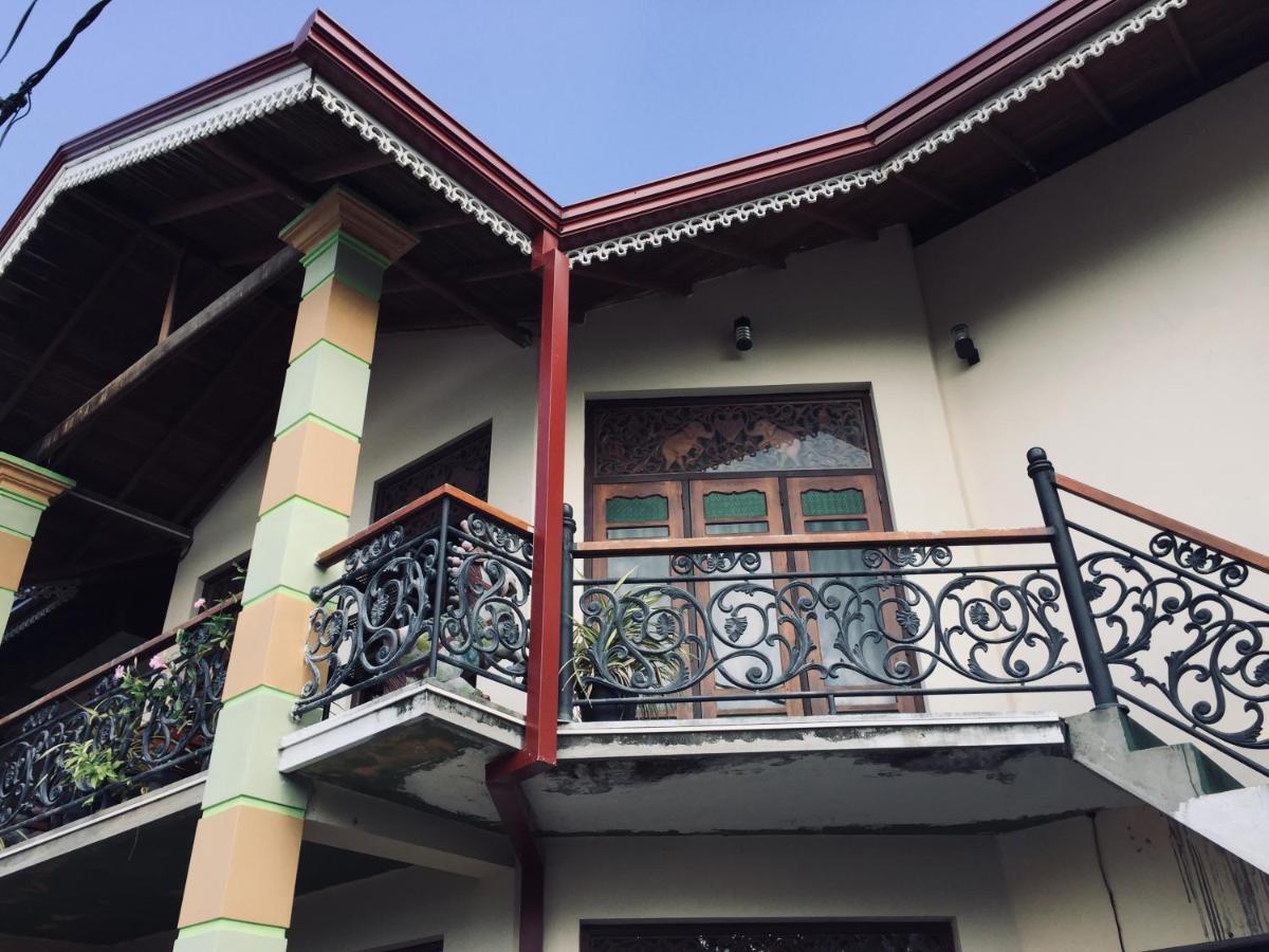 Bee Nest Bed & Breakfast เนกอมโบ ภายนอก รูปภาพ